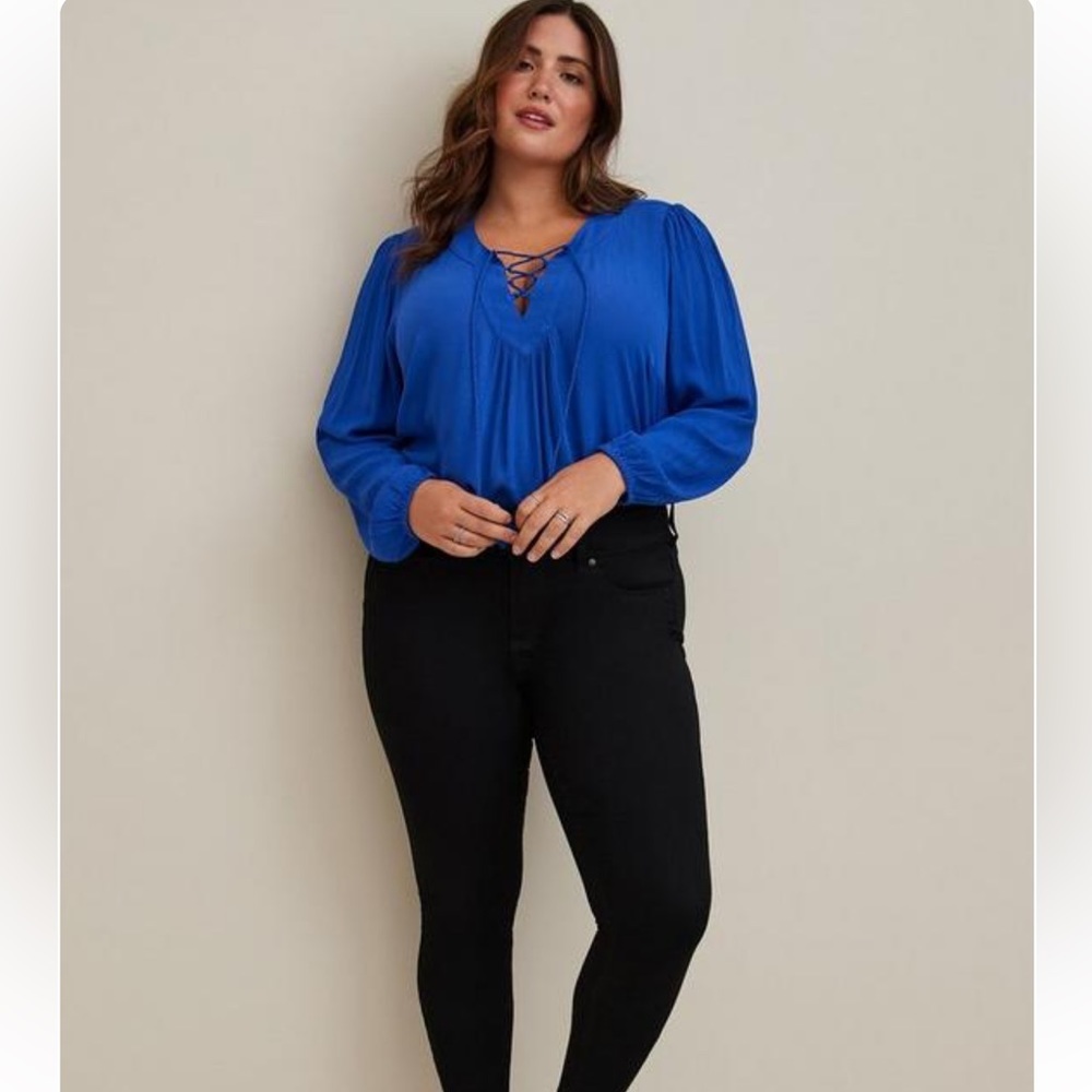 NWT Torrid Crinkle Gauze Lace Up Top Size Large Blue